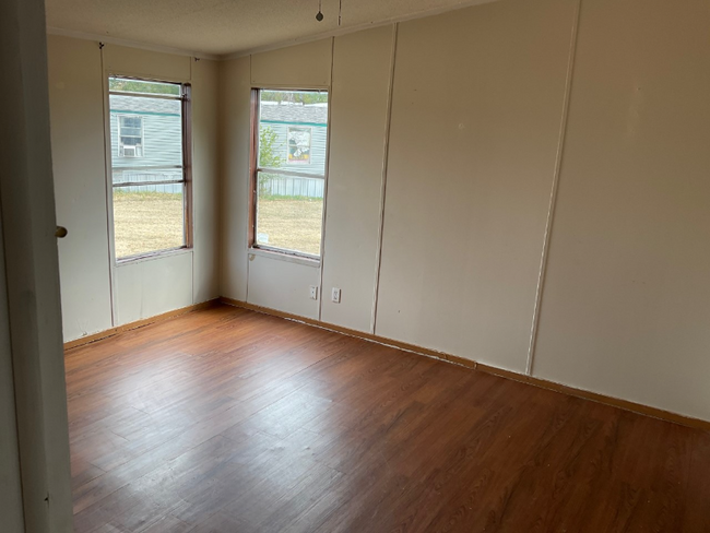 Building Photo - 103 Forest Creek Ln