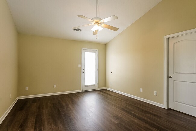 Foto del edificio - 3 Bedroom on 196 Bobwhite Drive