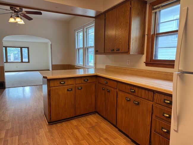 Building Photo - 5 Bedroom 3 bath - North Fargo