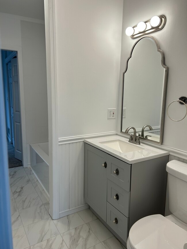 Building Photo - 607 Gross St