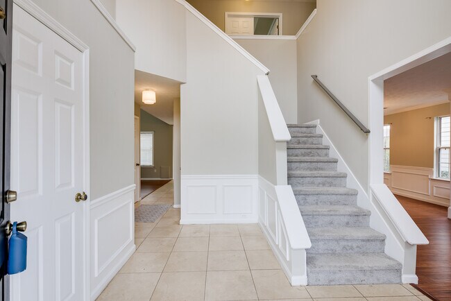 Building Photo - 13005 Crabapple Lake Dr