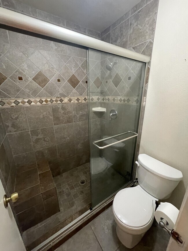 Foto del edificio - 512 Eberhart Ln