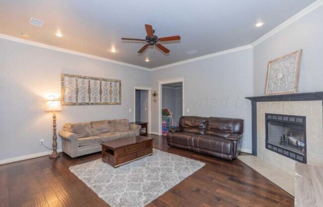 Building Photo - 8110 Vail Drive