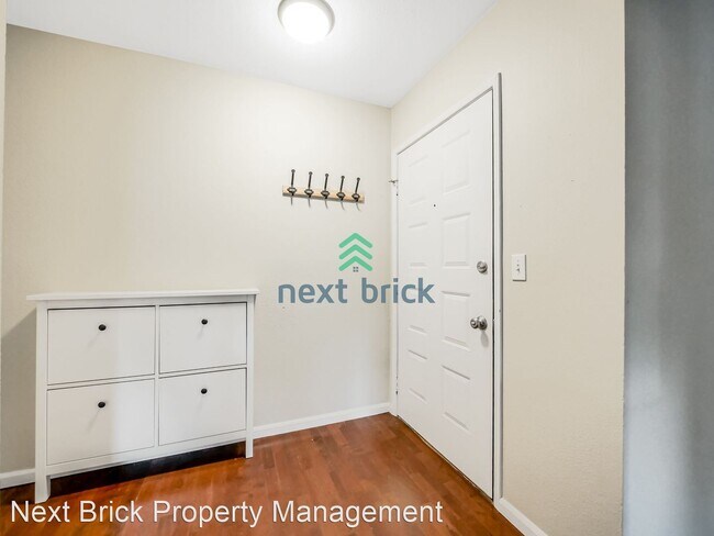 Building Photo - 2 br, 2 bath Condo - 10415 NE 32nd Pl Apt ...