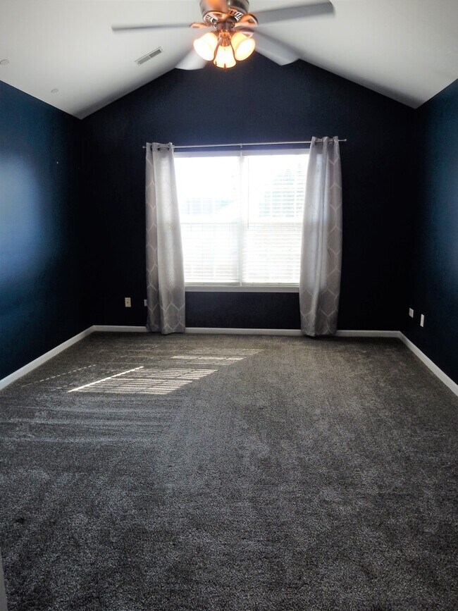 Foto del edificio - 332 Gladstone Ln