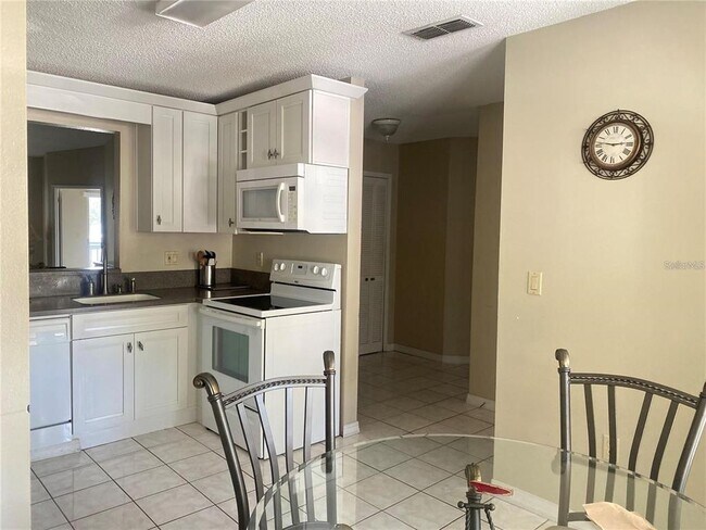 Building Photo - 3204 Sabal Palms Ct