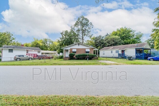 Foto del edificio - 349 Ivy Home Rd