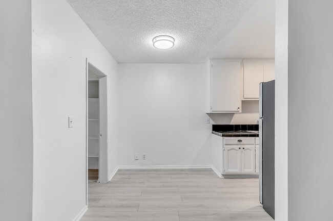 Building Photo - 3324 Drew St