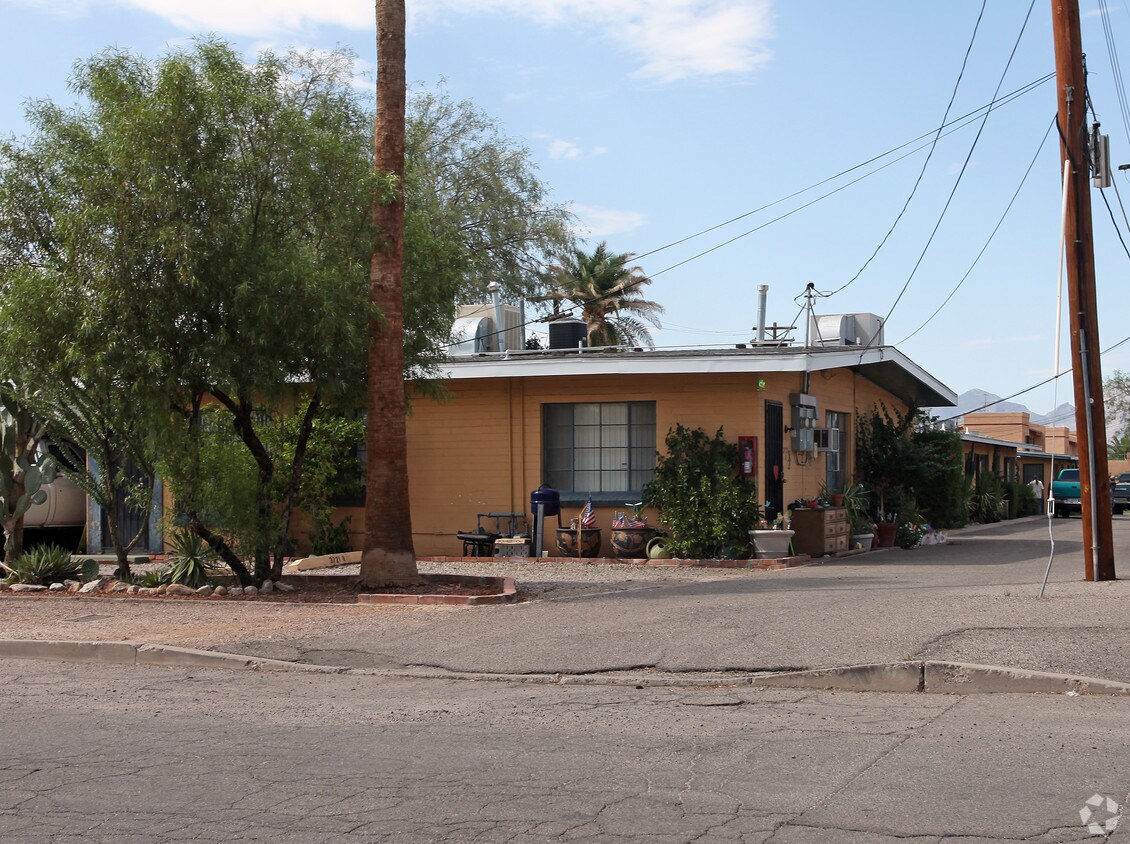 Primary Photo - 3721 E 4th St