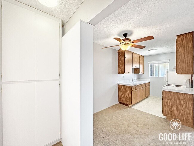 Foto del edificio - Comfortable 1BD/1BA Upper-Level Condo in North Park with Reserved Parking & On-Site Laundry