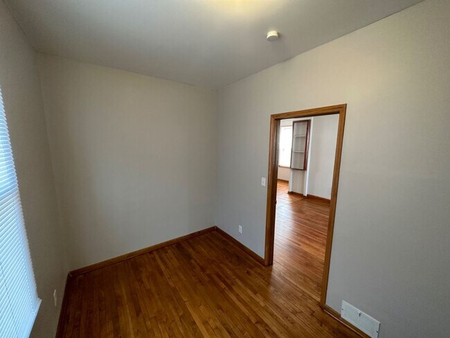 Foto del edificio - 1522 W Grant St