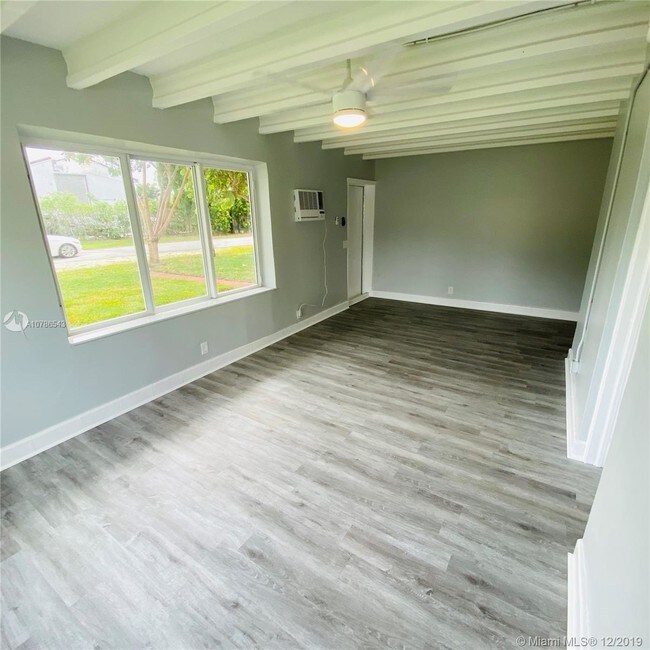 Building Photo - 401 Hibiscus Ave