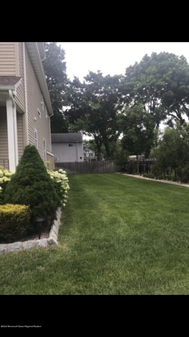 Foto del edificio - 338 Elberon Blvd