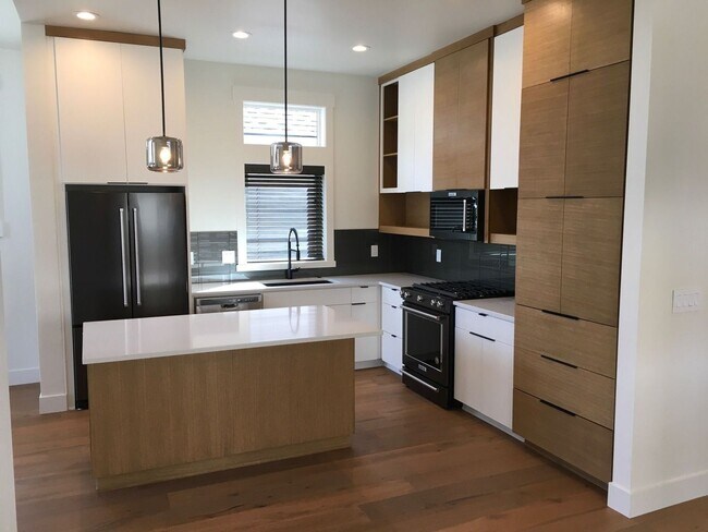 Building Photo - 145 W Heising Dr