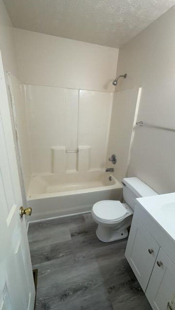 Foto del edificio - Spacious 2 Bed 2 Bath Duplex