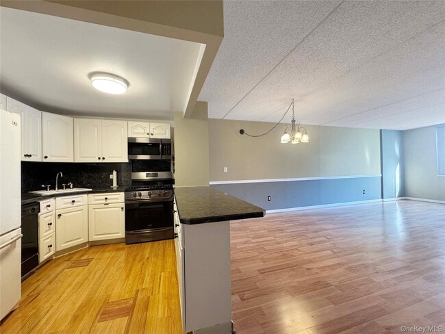 Building Photo - 777 N MacQuesten Pkwy