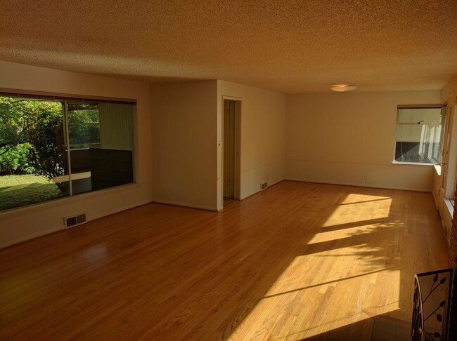 Foto del edificio - 2315-2315 NE 104th Way