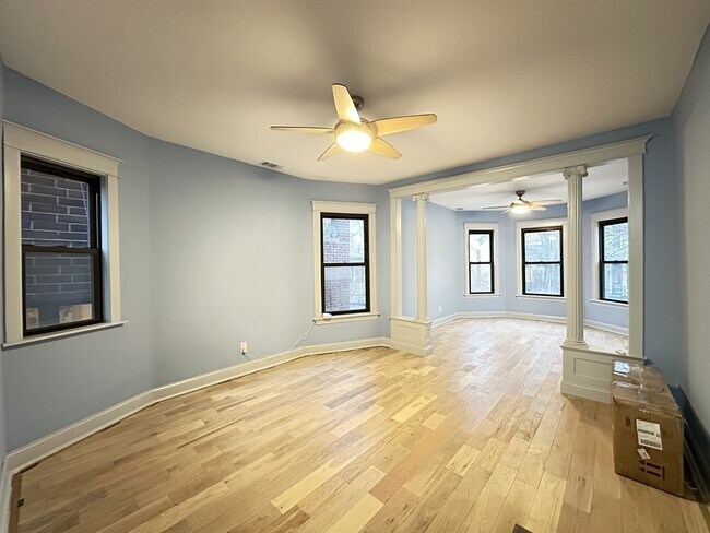 Foto del edificio - 3245 N Lakewood Ave