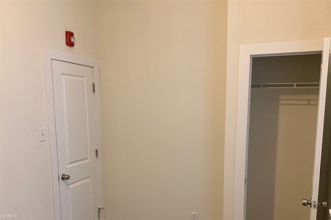 Foto del edificio - 3 br, 2 bath Triplex - 2310 N PARK AVE Unit 1