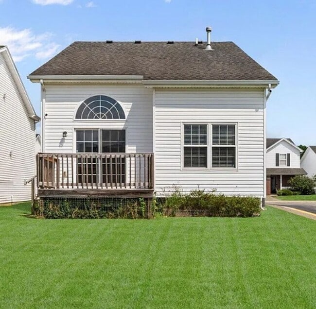 Building Photo - Charming 2 Bedroom 2 Bath Single Standing Condo with Loft