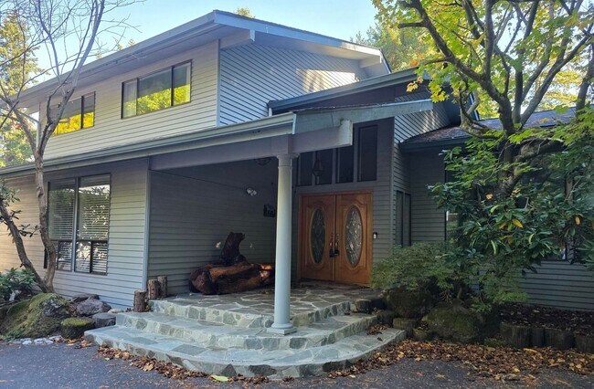 Foto del edificio - Waterfront Home in Illahee!