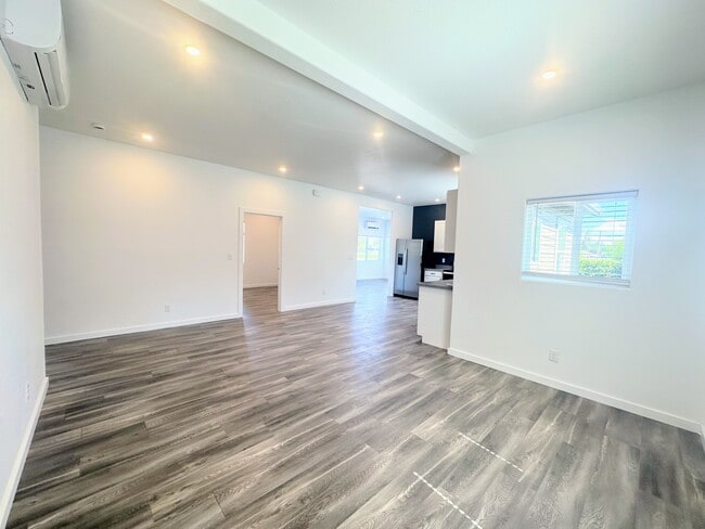 Building Photo - 447 Cedar St