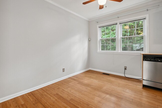 Foto del edificio - 3BR Home with Large Backyard in Carrboro!