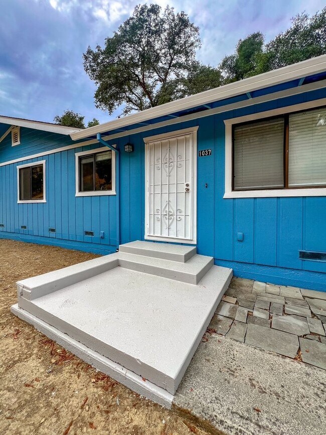 Building Photo - Charming 3-Bedroom Lake Berryessa Home