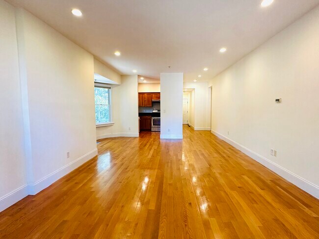 Building Photo - 10 Selkirk Rd