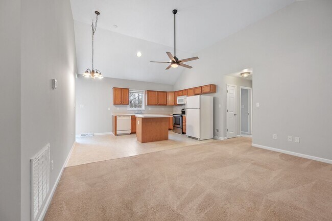 Building Photo - 4 Bedroom Home in Lynchburg