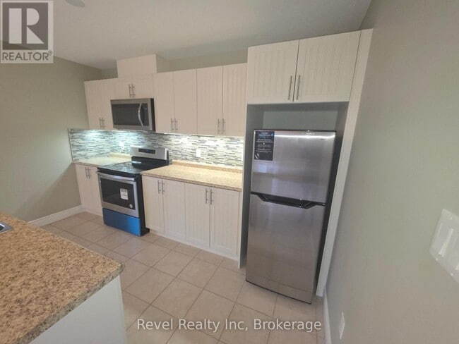 Building Photo - 22 Evans St