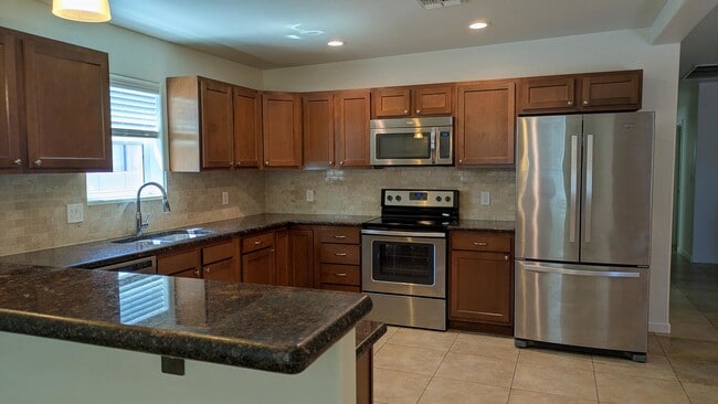 Building Photo - 427 East Waverly Street