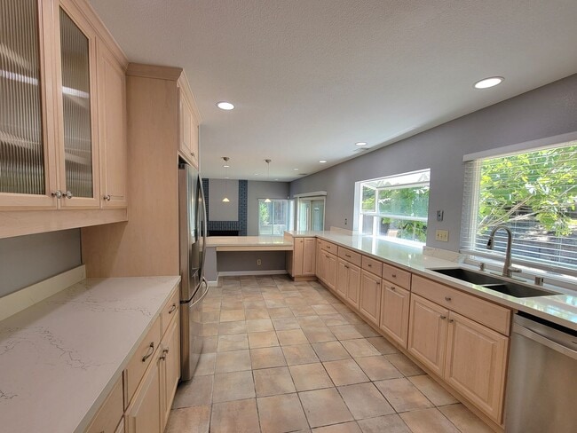 Building Photo - Spacious Beauty with Remodeled Kitchen and...