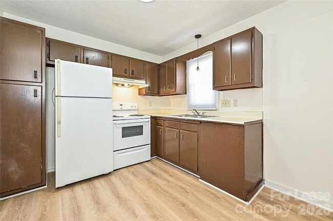 Foto del edificio - 268 Church St N