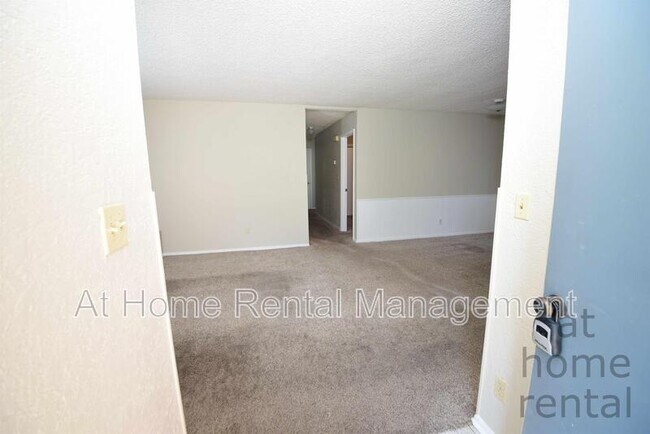 Foto del edificio - 740 W Commercial St