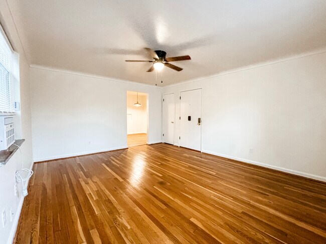 Sala de estar #1 - 6114 Dryden Ave