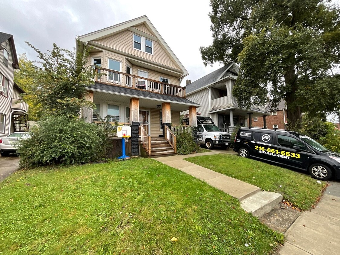 Primary Photo - 2829 East 116th Street