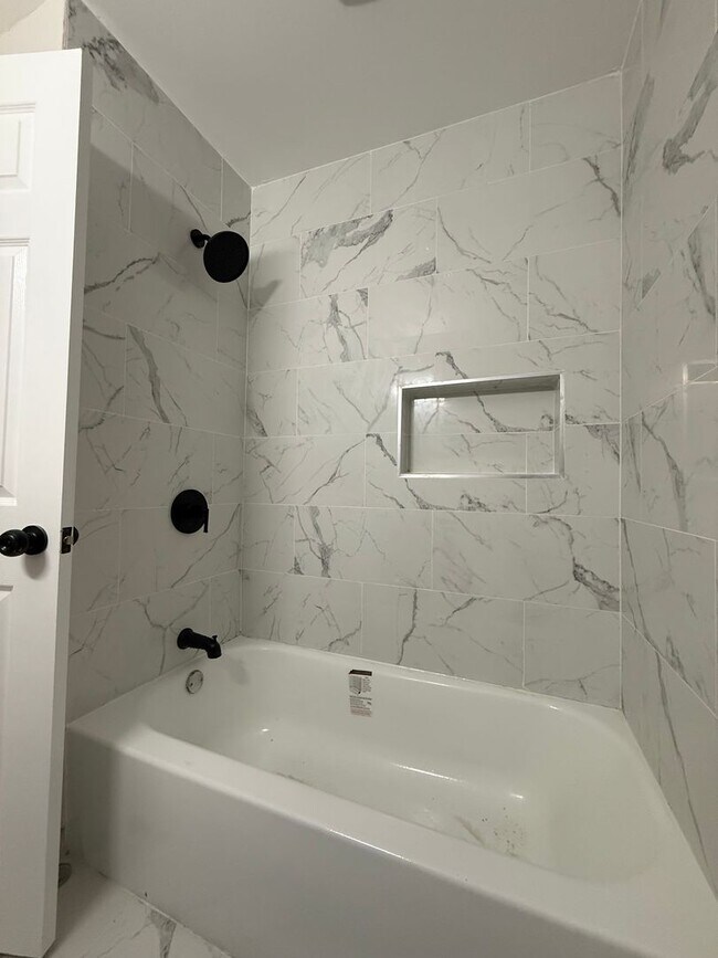 Foto del edificio - 3 BEDROOM 2 BATHS