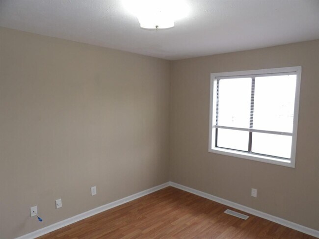 Building Photo - 75 Ashwood Ct