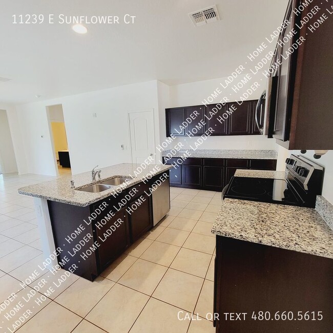 Building Photo - Single Level Florence Home Ready For Immed...