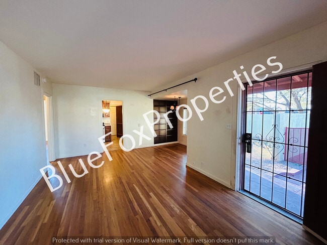 Building Photo - 3021 E Linden St