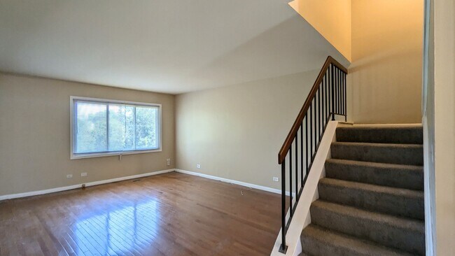 Building Photo - Updated 3 bd 1.5 ba townhome University Park