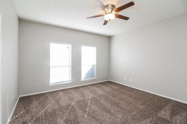 Foto del edificio - 505 Summertree Ln