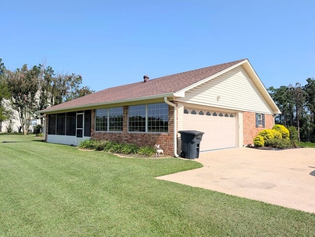 Building Photo - 516 Pine Hills Dr