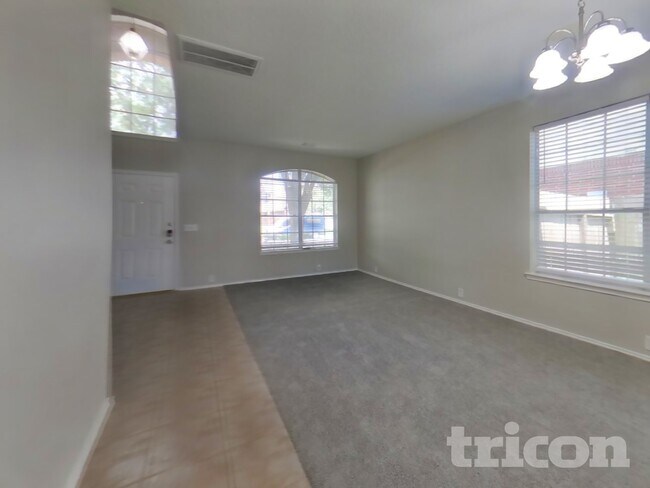 Building Photo - 18810 Woodbreeze Dr