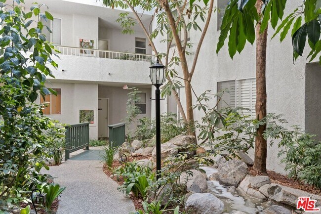 Foto del edificio - 1375 Kelton Ave