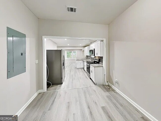 Building Photo - 2609 Hood Ave NW