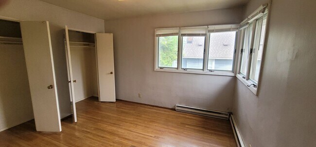 Building Photo - Duluth MN 5-bedroom - 2-bath - single fami...