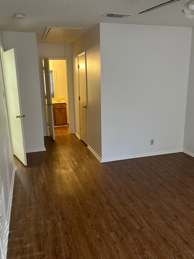 Foto del edificio - 3323 Fallmeadow St