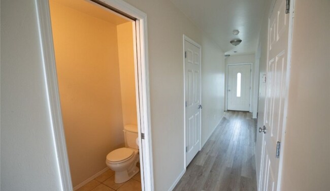 Building Photo - 243 Woodman Dr